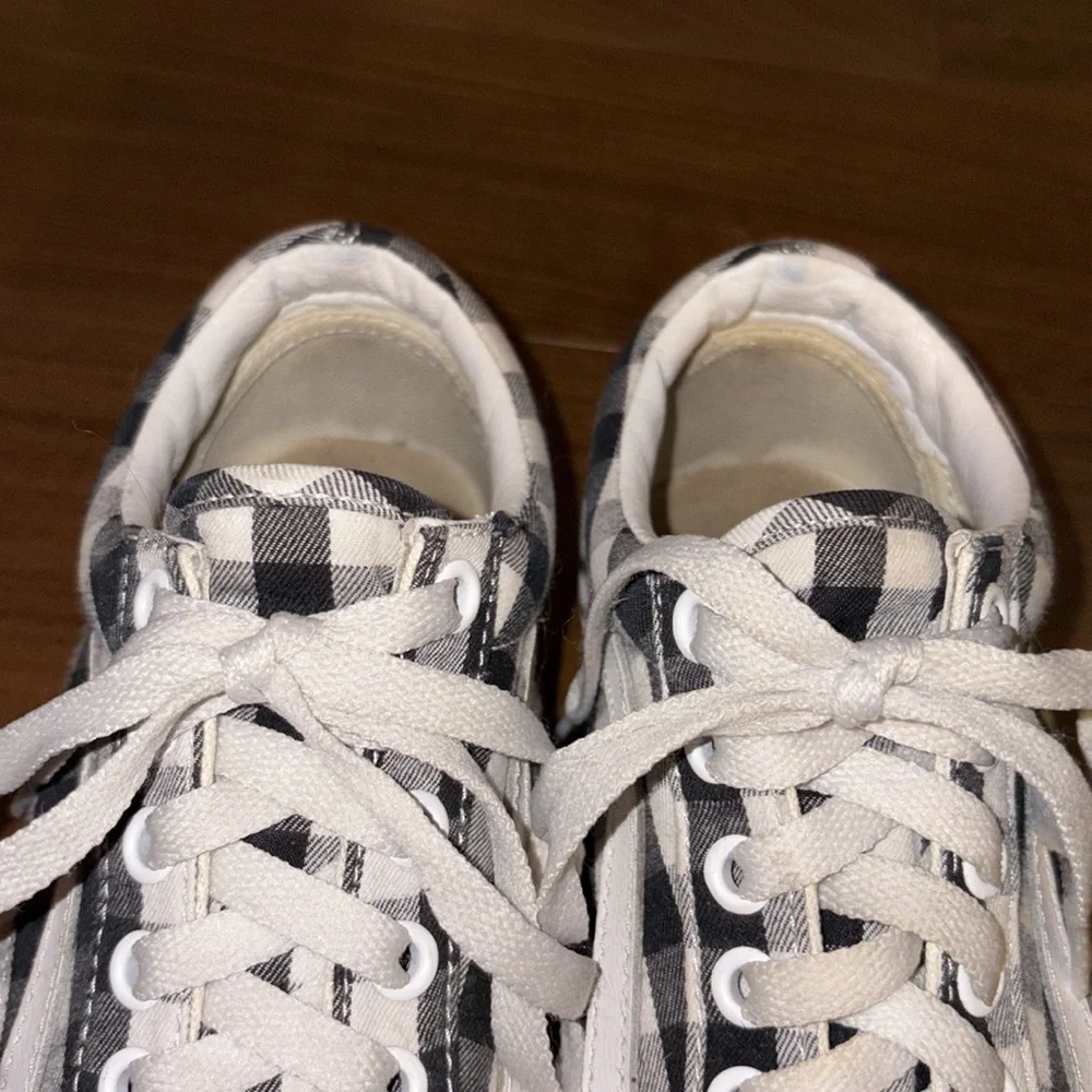 VANS - Picture 4 of 5
